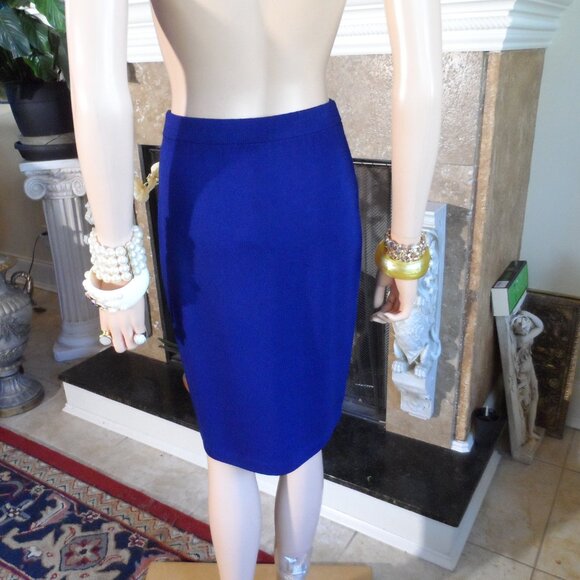 New St. John Evening Royal Blue Knit Skrt Suit w/Pailettes Embellishment Size 2 - Picture 13 of 16